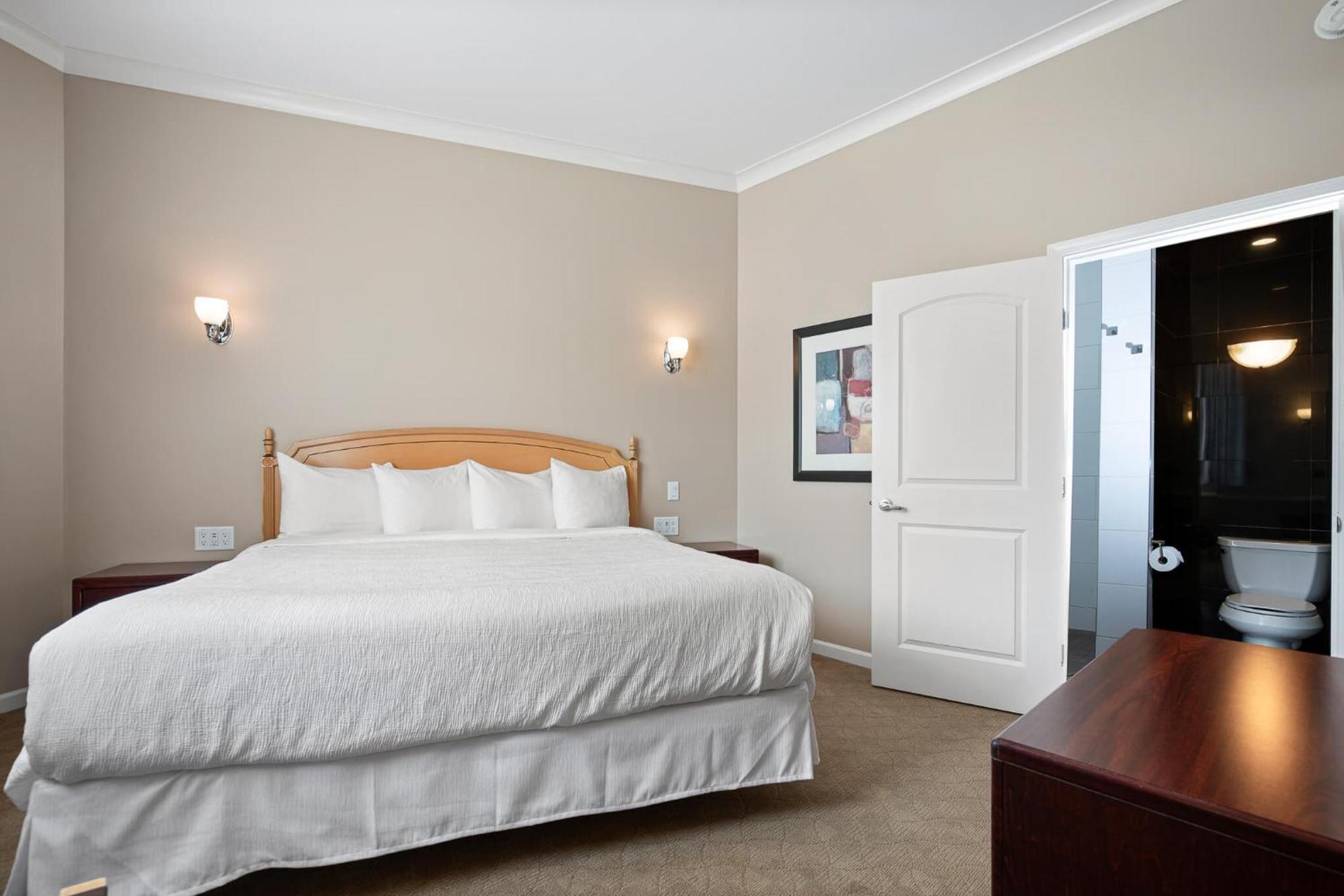 Glenwood Inn & Suites Trail Екстериор снимка